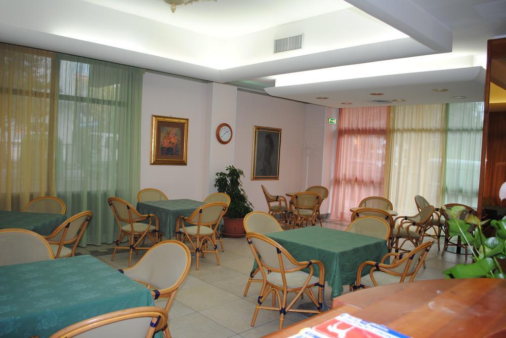 Hotel Rosa Del Deserto Castrocaro Terme Exterior foto